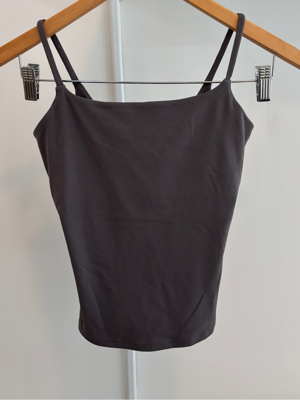 ONER ACTIVE SOFTMOTION STRAPPY MID VEST WITH BUILT IN BRA SHELF / WHITE LOGO